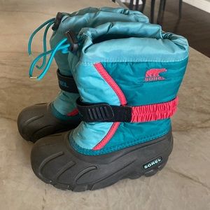Snow boots. Great condition. Kids size 12